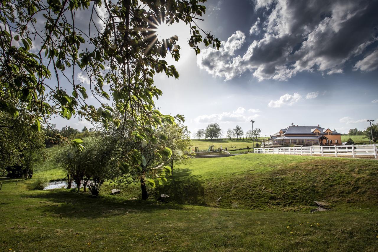 Hotel Horse Riding - Jezdecký Areál Tršice Exteriér fotografie