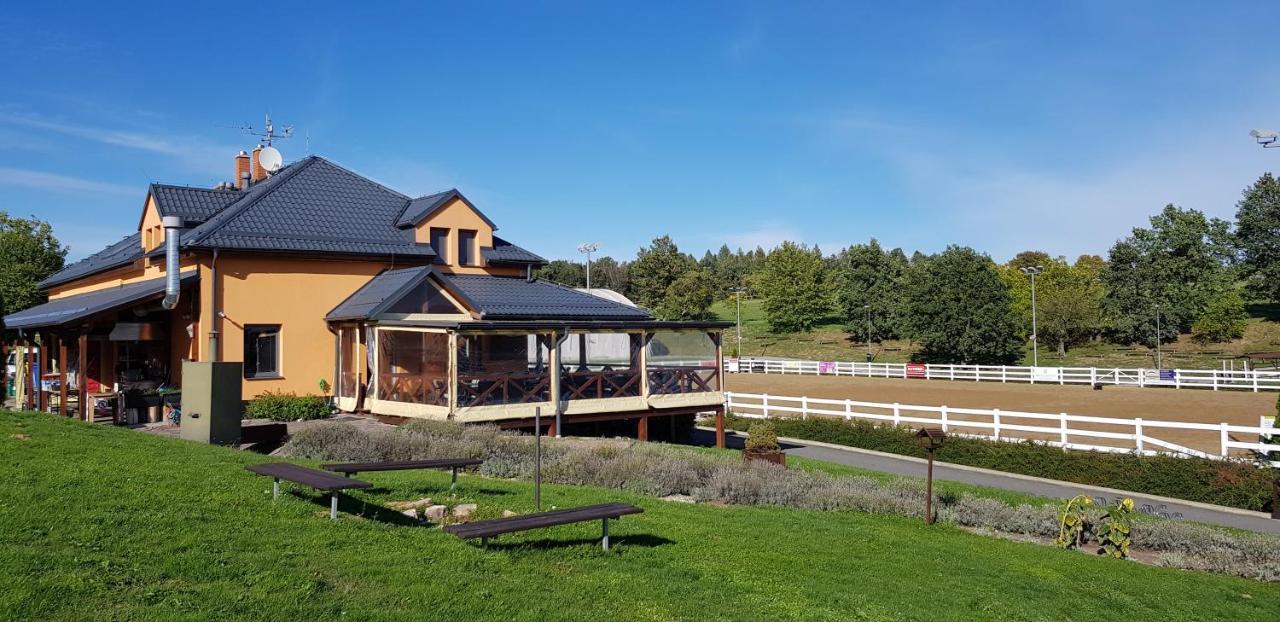 Hotel Horse Riding - Jezdecký Areál Tršice Exteriér fotografie