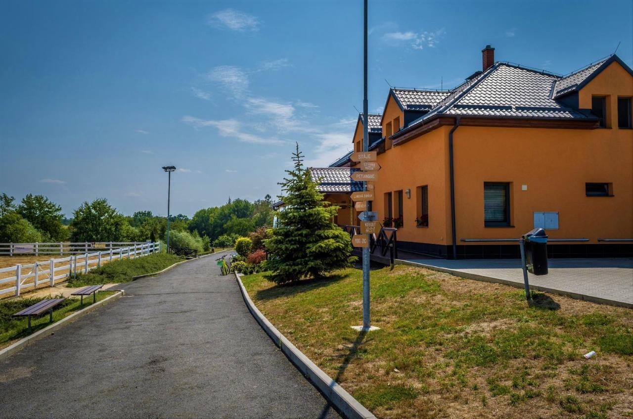 Hotel Horse Riding - Jezdecký Areál Tršice Exteriér fotografie