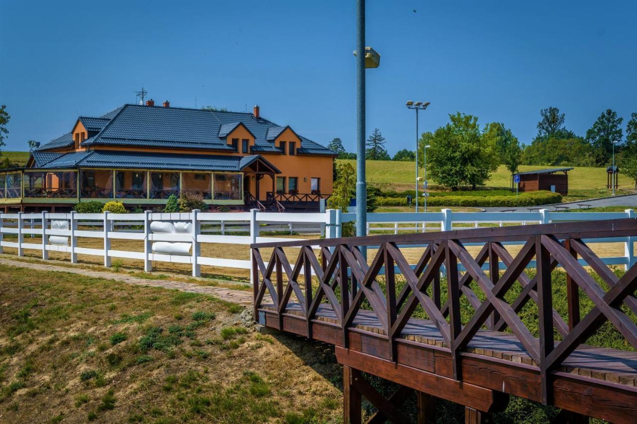 Hotel Horse Riding - Jezdecký Areál Tršice Exteriér fotografie