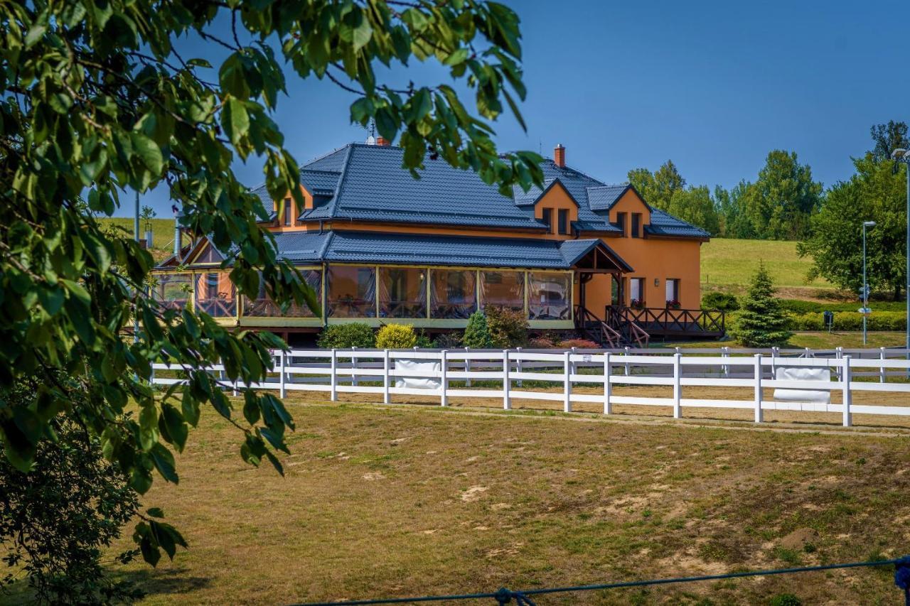 Hotel Horse Riding - Jezdecký Areál Tršice Exteriér fotografie